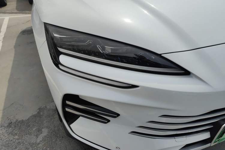 Used BYD Song PLUS New Energy 2025 DM-i 112KM Prestige Model Right Front Headlight