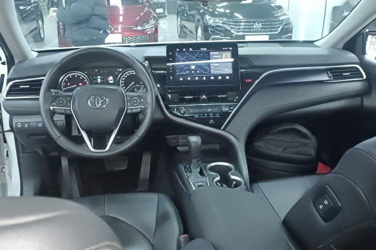 Used Toyota Camry 2023 2.0G Luxury Edition
