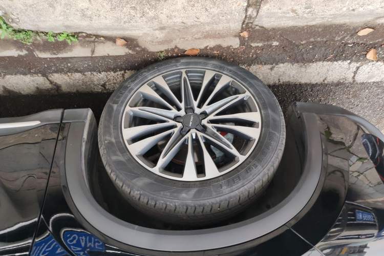 Used Dongfeng Fengon 580 2022 1.5T Automatic Luxury Edition Left Front Wheel Hub