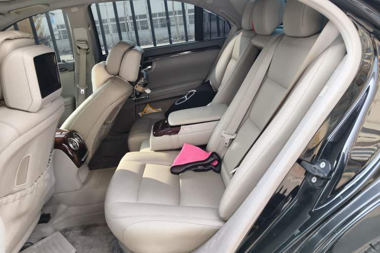 Used Mercedes-Benz S-Class 2010 S 350 L Luxury Model Left Rear Seat