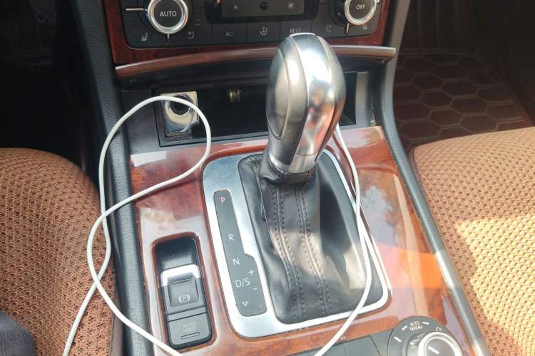 Used Volkswagen Touareg 2011 3.0 TDI Diesel Comfort Version Gear Lever