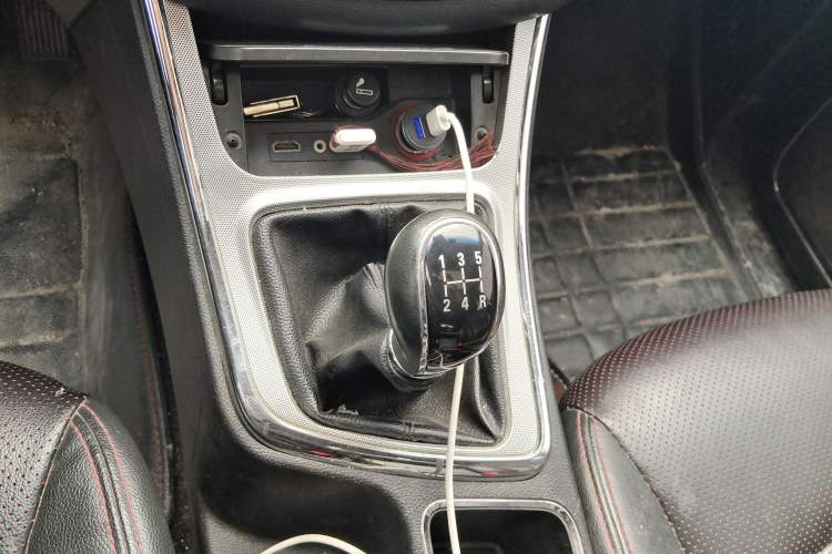 Used Baojun 560 2015 1.8L manual luxury version
