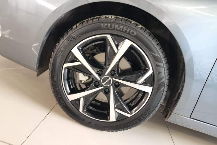 Used Roewe i5 2023 1.5L CVT Luxury Edition Left Front Wheel Hub