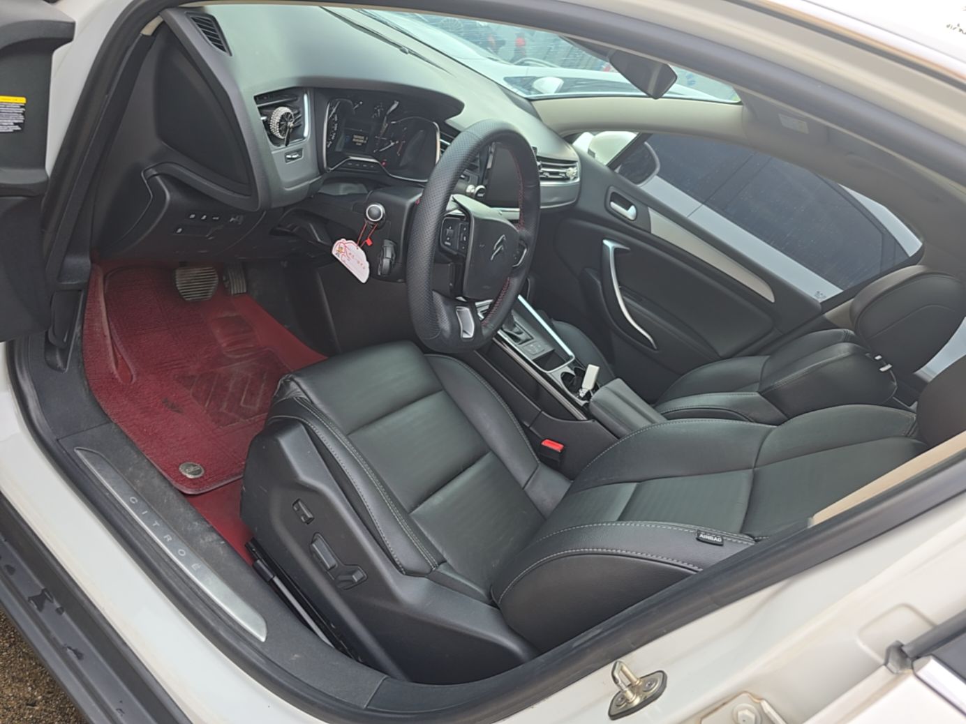 Vordere Reihe im Auto