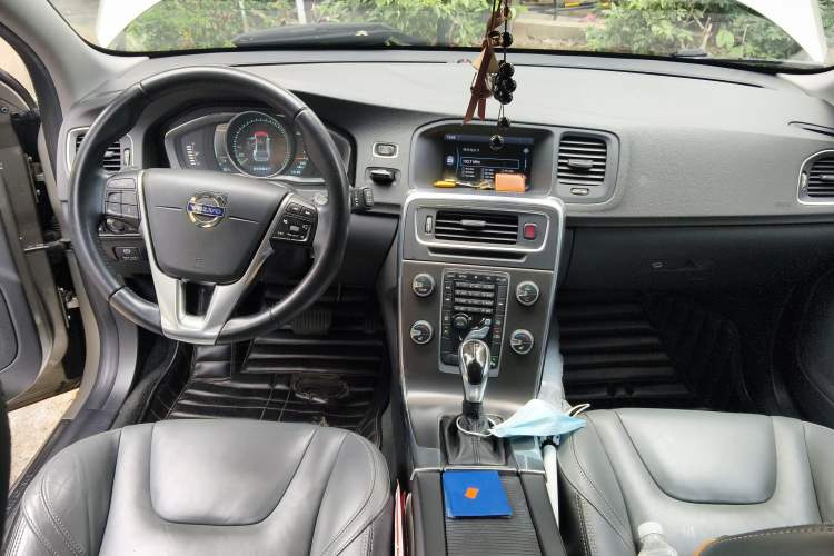 Used Volvo V60 2014 T5 Zhiya Edition