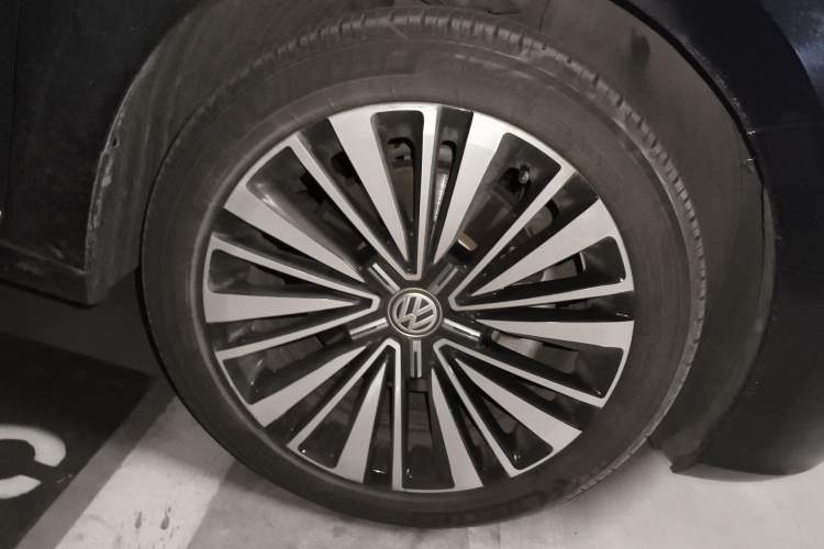 Used Volkswagen Passat 2019 380TSI Luxury Edition China VI Standard Right Front Wheel Hub