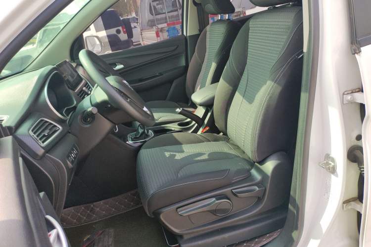 Used Baojun 730 2021 1.5T Manual Fashion Version 7 Seats
