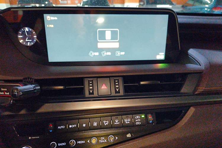 Used Lexus ES 2018 200 Excellence Edition China V Standard Audio And AC Panel