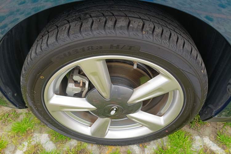 Used ORA Good Cat 2023 401 km Standard Range Luxury Version Lithium Iron Phosphate Left Front Wheel Hub