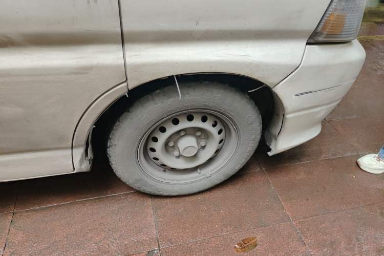 Used Jinbei Express 2017 2.0L Standard Version V19 Right Front Wheel Hub