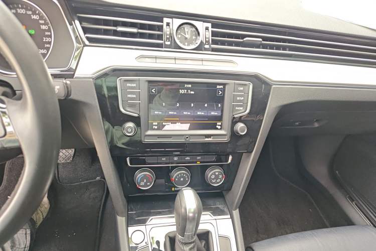 Used Volkswagen Magotan 2017 330TSI DSG Leading Model
