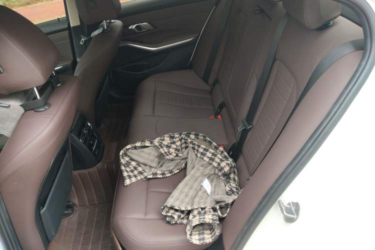 Used BMW 3 Series 2021 Restyled 325i M Sport Package Left Rear Seat