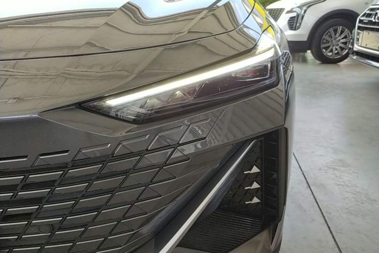 Used CHANGAN UNI-V 2023 1.5T Prestige Model