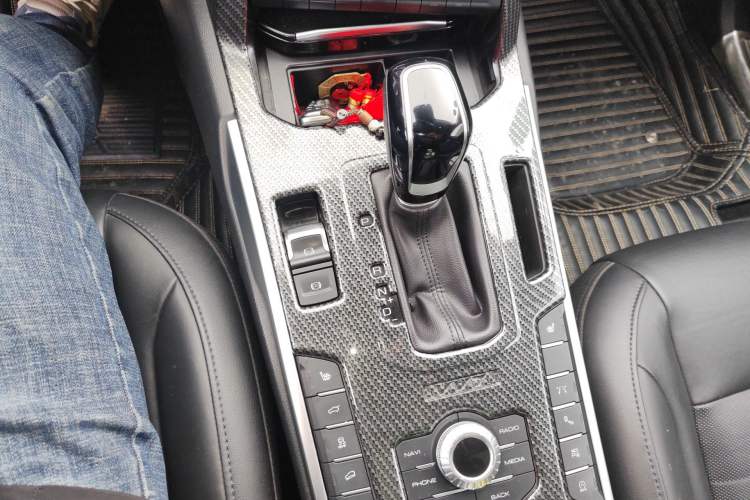 Used Wey VV7 2017 2.0T Flagship Model Gear Lever