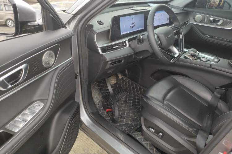 Used Chery Tiggo 8 PRO 2024 Champion Edition 290T Two-Wheel Drive Shining Version 5 Seats
