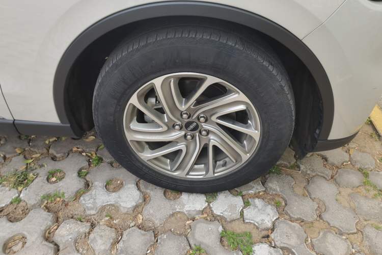 Used Lincoln Aviator 2020 3.0T V6 Four-Wheel Drive Premium Edition Right Front Wheel Hub