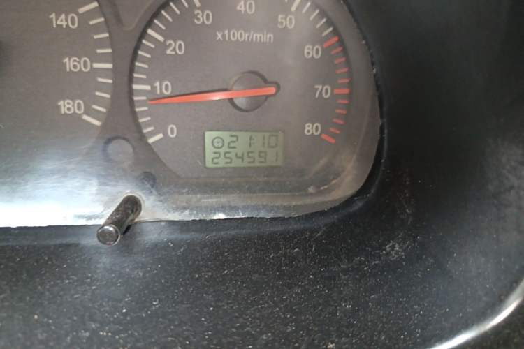 Used Jinbei Hiace 2011 2.0L 5th Generation Kuaiyunwang Standard Version 4G19 Odometer Close Up