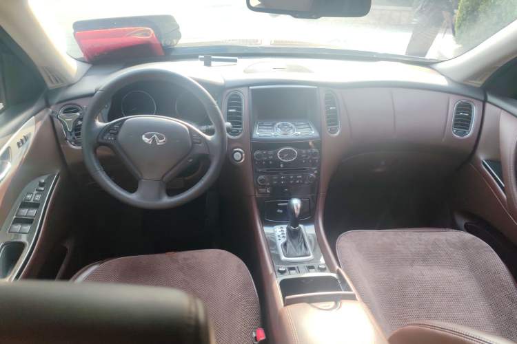 Used Infiniti QX50 2013 2.5L Two-Wheel-Drive Elegant Edition