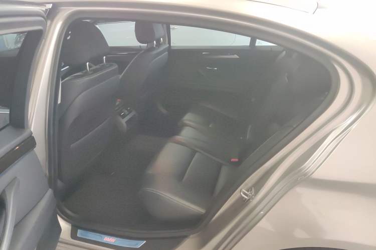 Used BMW 5 Series 2014 525Li Luxury Design Package Left Rear Seat