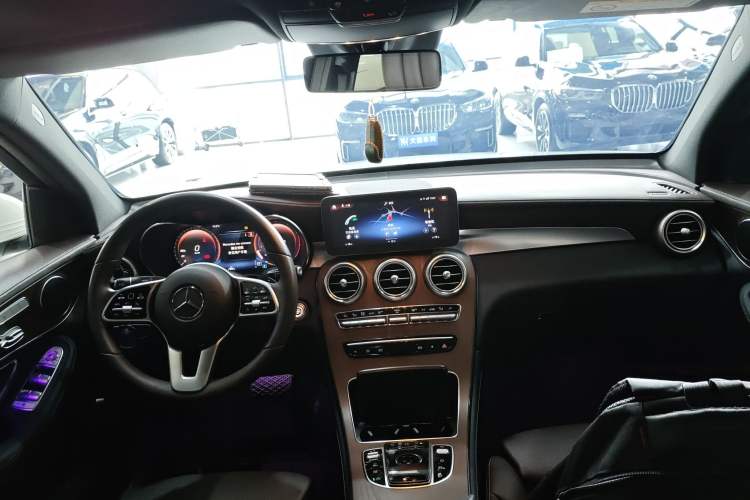 Used Mercedes-Benz GLC 2020 Facelift GLC 300 L 4MATIC Dynamic Edition Center Console