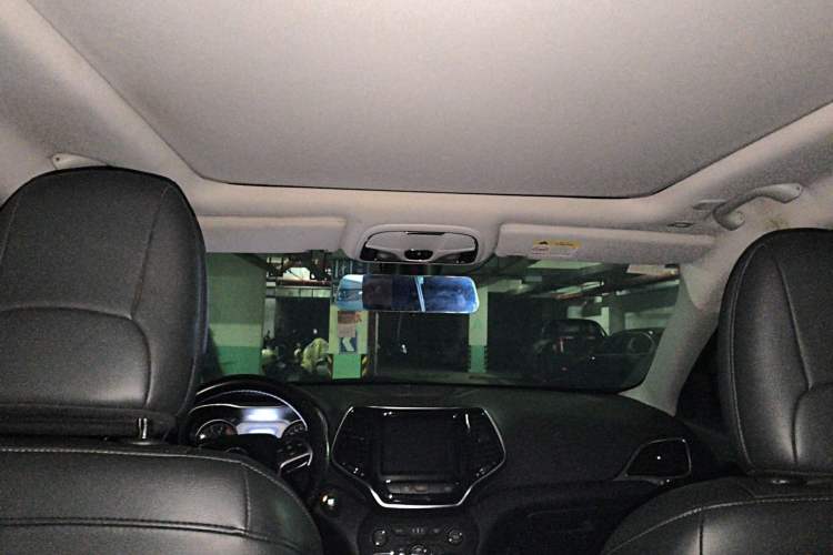 Used Jeep Cherokee 2019 2.0T Two-Wheel Drive Smart Enjoyment Version China VI
