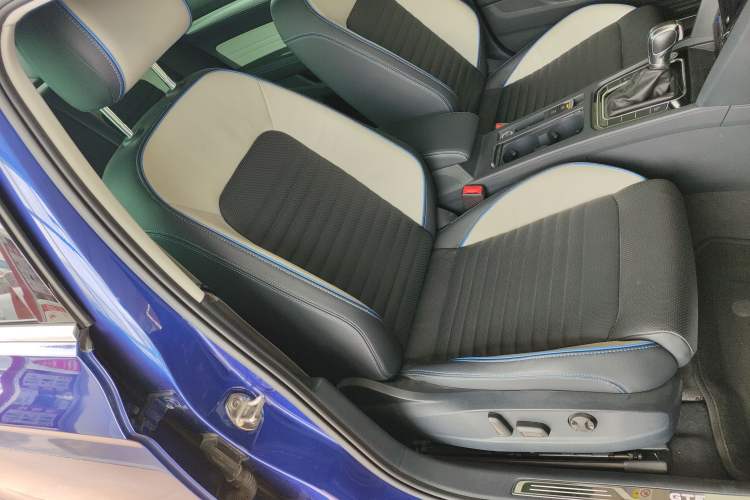 Used Volkswagen Magotan GTE Plug-in Hybrid 2020 GTE Prestige Model Right Front Seat