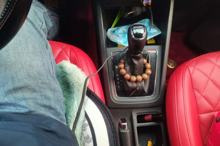 Used Skoda Kamiq 2020 1.5L Automatic Comfort Edition Gear Lever