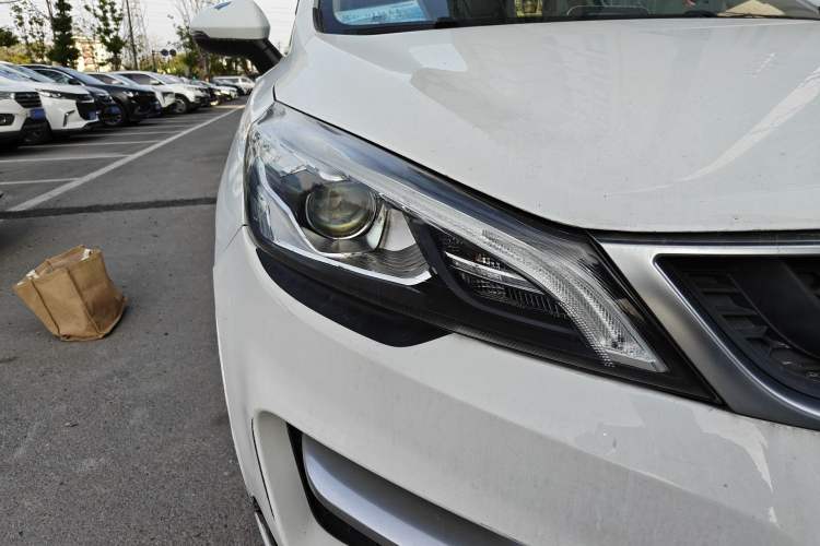 Used Geely Auto Emgrand GS 2016 Sport Edition 1.3T Automatic ZhenShang Model Right Front Headlight