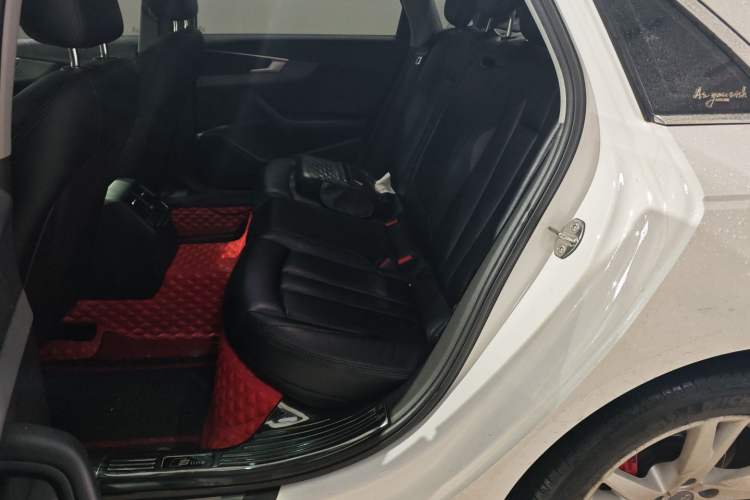 Used Audi A4L 2017 40 TFSI Ambition Edition
