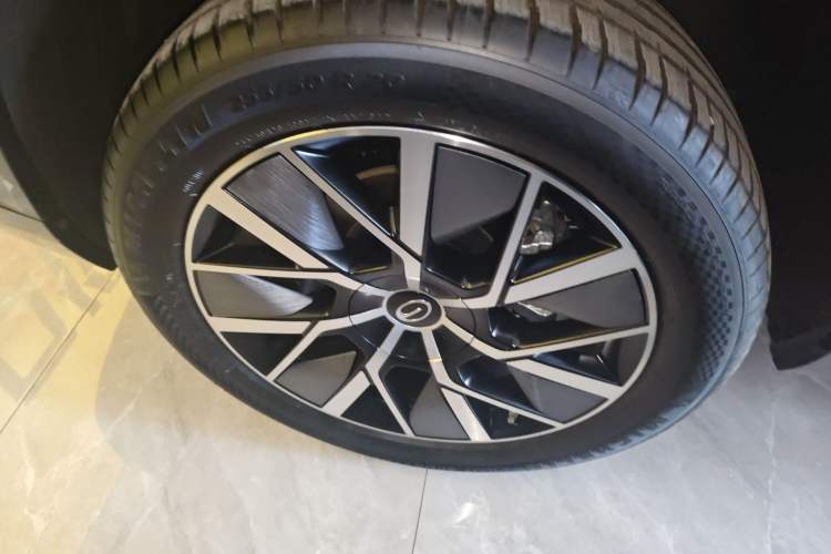 Used GAC Trumpchi Xiangwang S7 2025 205 km Max LiDAR Version Right Rear Wheel Hub