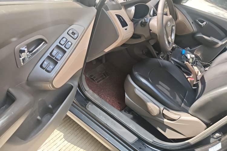 Used Hyundai ix35 2012 2.0L Manual Two-Wheel Drive New Edition GL