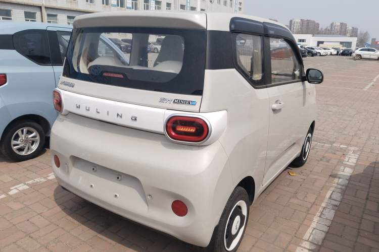 Used Wuling Hongguang MINIEV 2024 3rd Generation 215km Youth Edition Rear Right 45 Deg