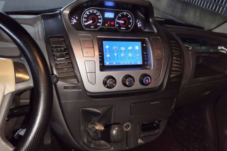 Used SAIC MAXUS Xintu V80 2014 2.5T Aotuntong Short Wheelbase Mid-Roof Model