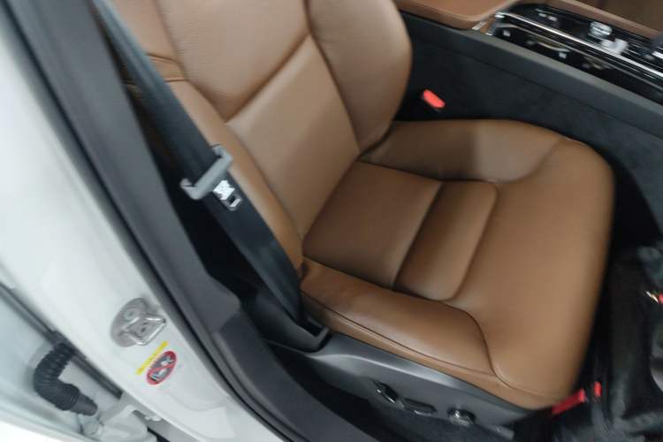 Used Volvo XC90 2023 B6 Zhiyi Luxury Edition 7-Seater
