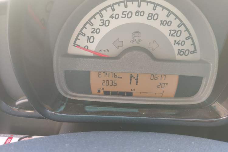 Used smart fortwo 2011 1.0 MHD Hardtop Passion Edition Odometer Close Up