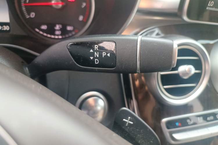 Used Mercedes-Benz GLC 2019 GLC 260 L 4MATIC Dynamic Model Gear Lever