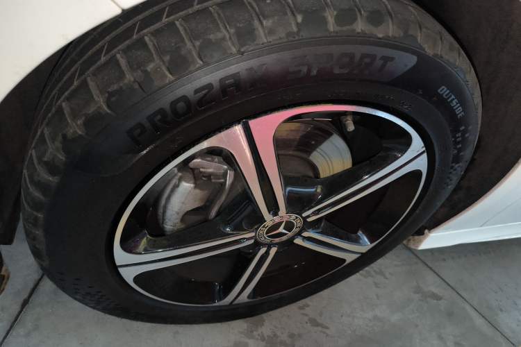 Used Mercedes-Benz A-Class 2022 Revised Version A 200 L Sport Sedan Fashionable Style Left Front Wheel Hub