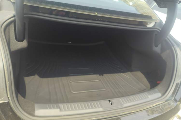 Used Lincoln Z 2025 2.0T Luxury Edition Trunk