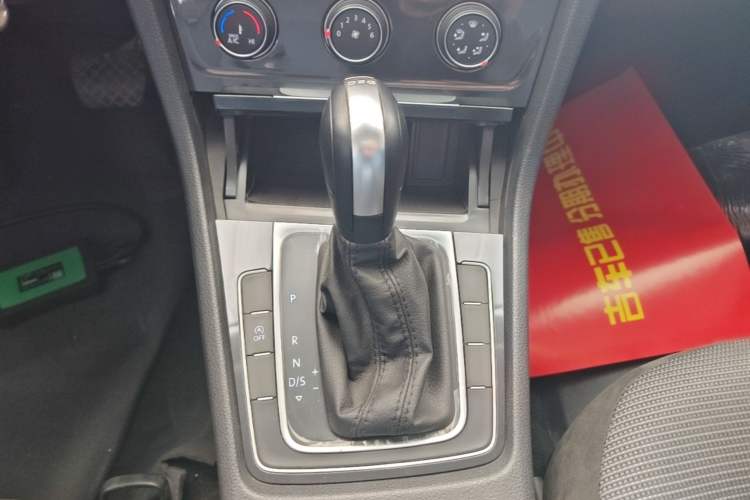Used Volkswagen Golf 2019 280TSI DSG Comfort Version China VI Standard Gear Lever