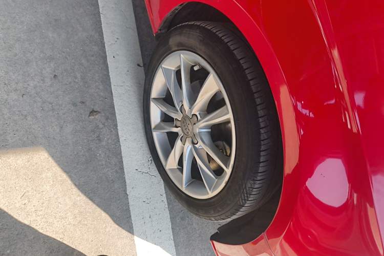 Used Audi A3 2017 Sportback 35 TFSI Ambition Edition Right Front Wheel Hub