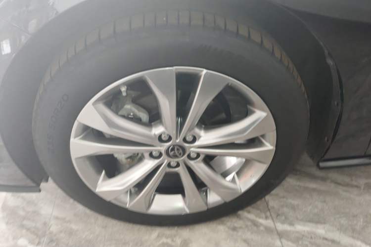 Used Toyota Sienna 2023 2.5L Hybrid Platinum Edition