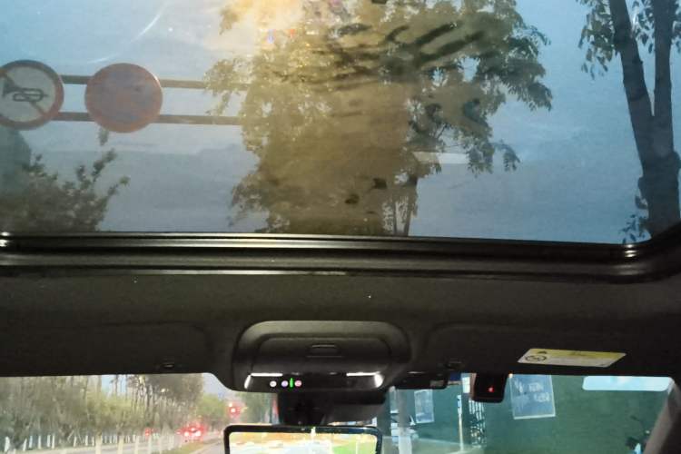 Used Cadillac XT4 2022 28T Two-Wheel-Drive Luxury Version Headliner