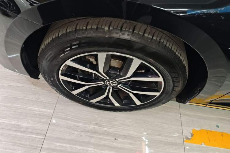 Used Volkswagen Magotan 2020 330TSI DSG Luxury Edition Left Front Wheel Hub