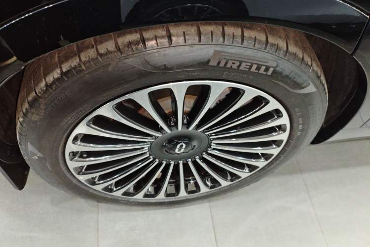 Used Hima AITO M9 2024 Range-Extended Ultra Version 52 kWh 5-Seater Model Right Rear Wheel Hub