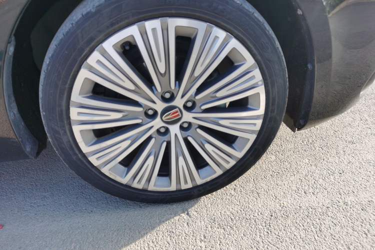 Used Hongqi H5 2022 Classic Model Facelift 1.5T DCT Qiyun Edition Right Front Wheel Hub