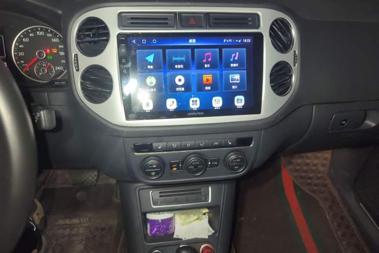 Used Volkswagen Tiguan 2015 2.0 TSI Automatic All-Wheel Drive Luxury Edition Audio And AC Panel