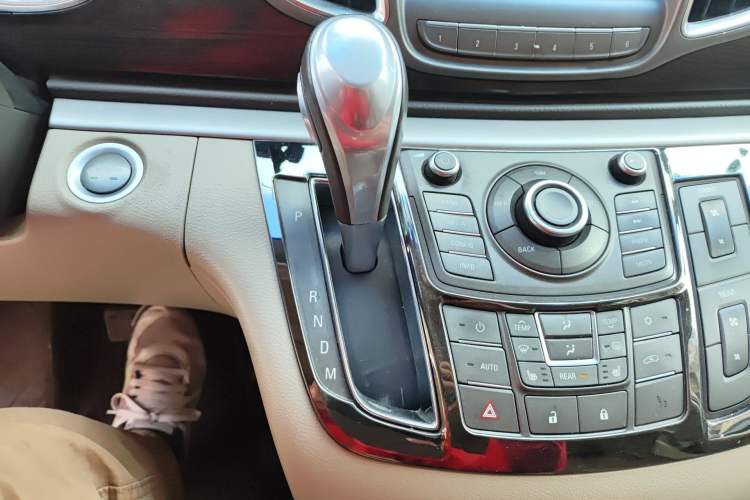 Used Buick GL8 2011 3.0L GT Luxury Business Haoya Edition