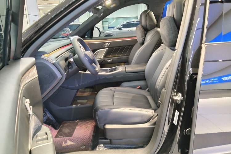 Used ONVO Luxeed L90 2025 Model—Ultra Six-Seater Version
