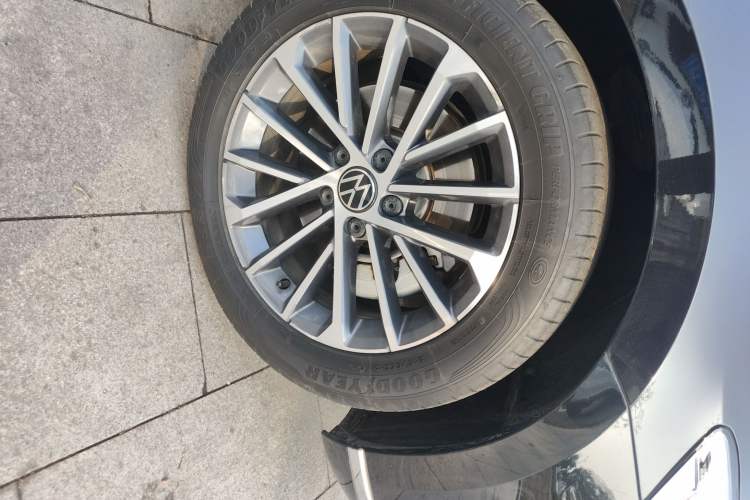 Used Volkswagen Magotan 2020 330TSI DSG Luxury Edition Right Front Wheel Hub