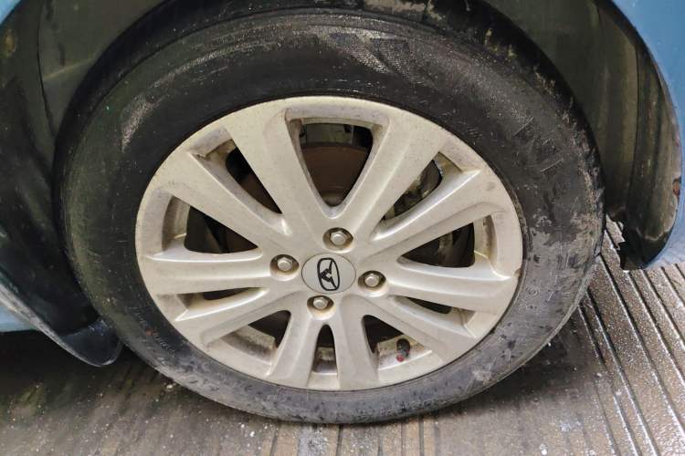 Used Cowin C3 2015 1.5L Manual Gold Diamond Edition
